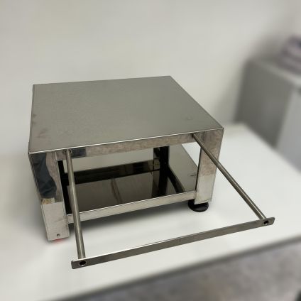 Table avec bras support de bacs pour sécheuse Mistral